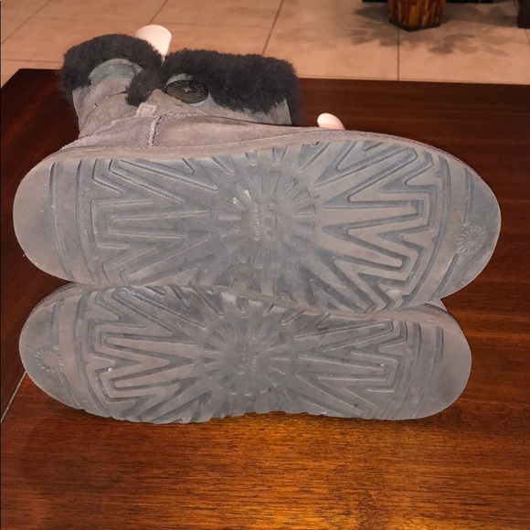 UGG Womens Bailey Button BOOTS 5803 Brown - Picture 7 of 8